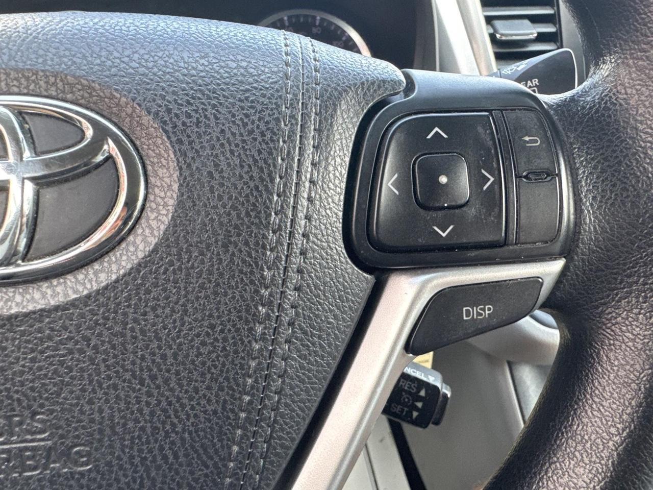 Toyota Highlander FWD 4dr V6 LE (Natl) 2016