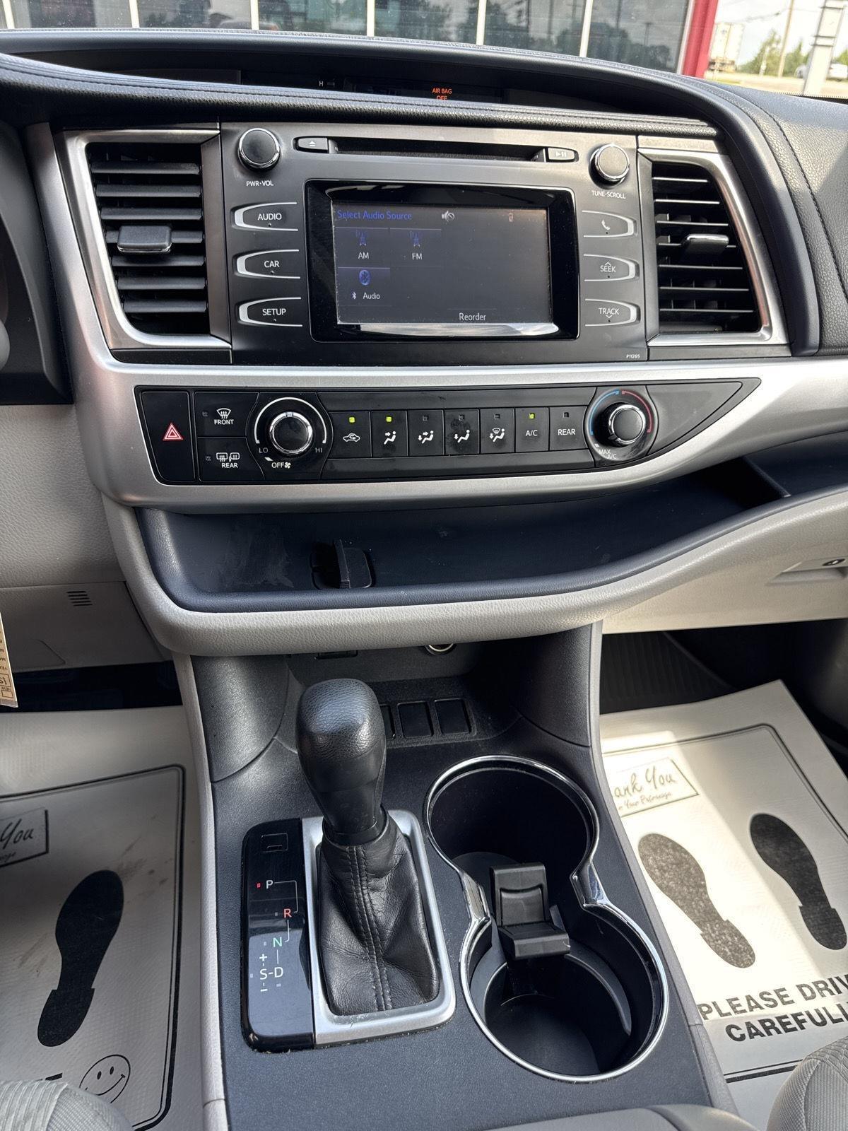 Toyota Highlander FWD 4dr V6 LE (Natl) 2016