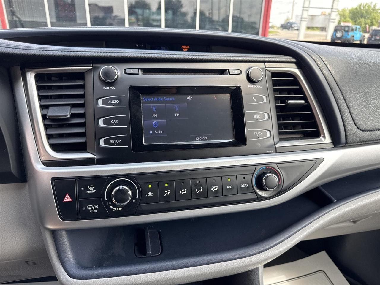 Toyota Highlander FWD 4dr V6 LE (Natl) 2016