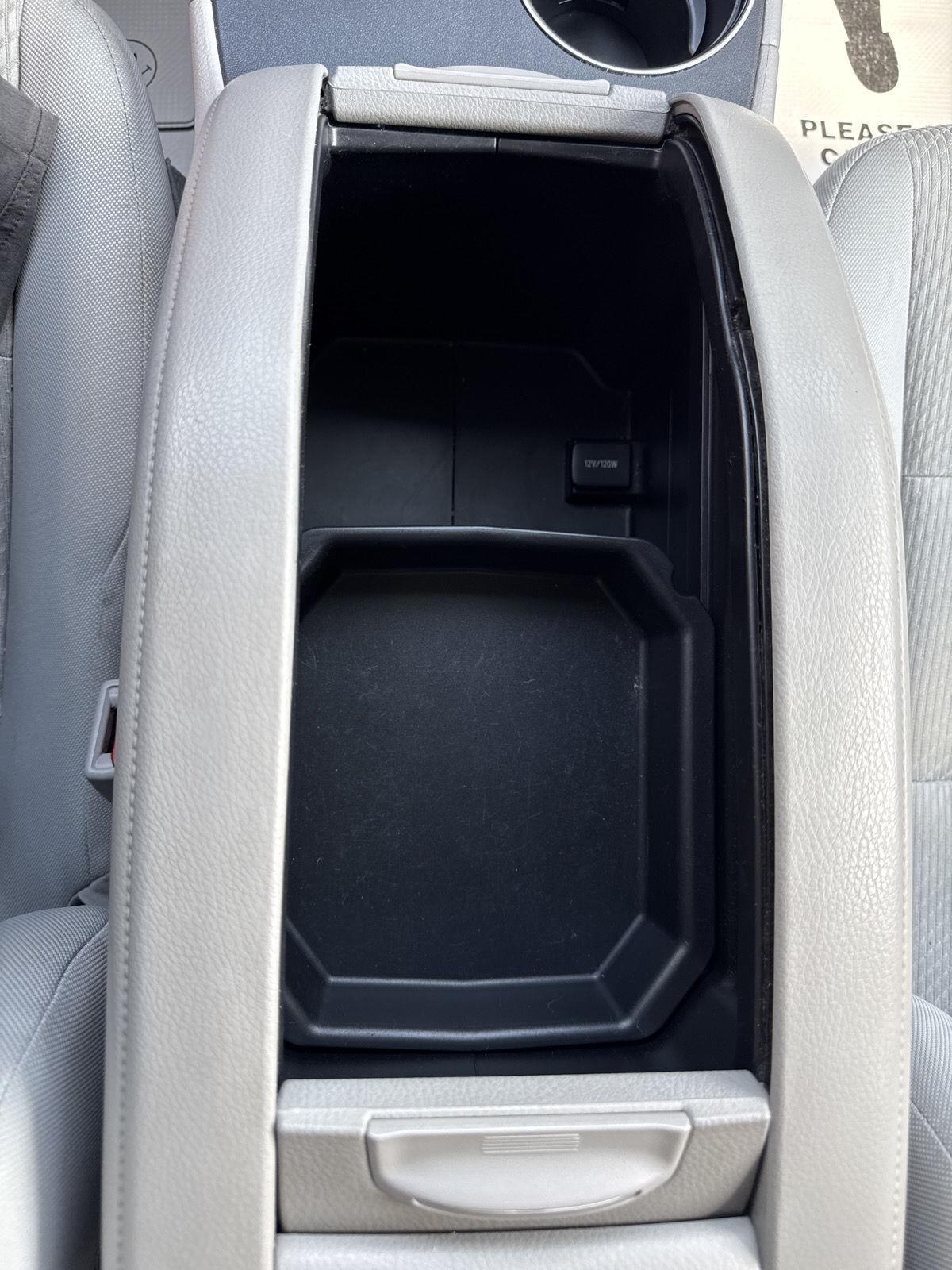 Toyota Highlander FWD 4dr V6 LE (Natl) 2016