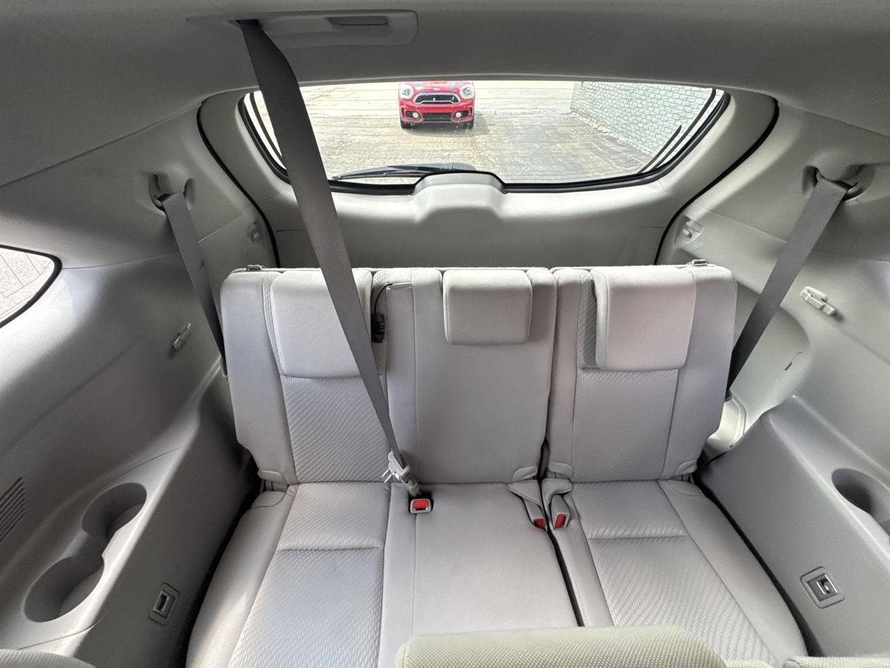 Toyota Highlander FWD 4dr V6 LE (Natl) 2016