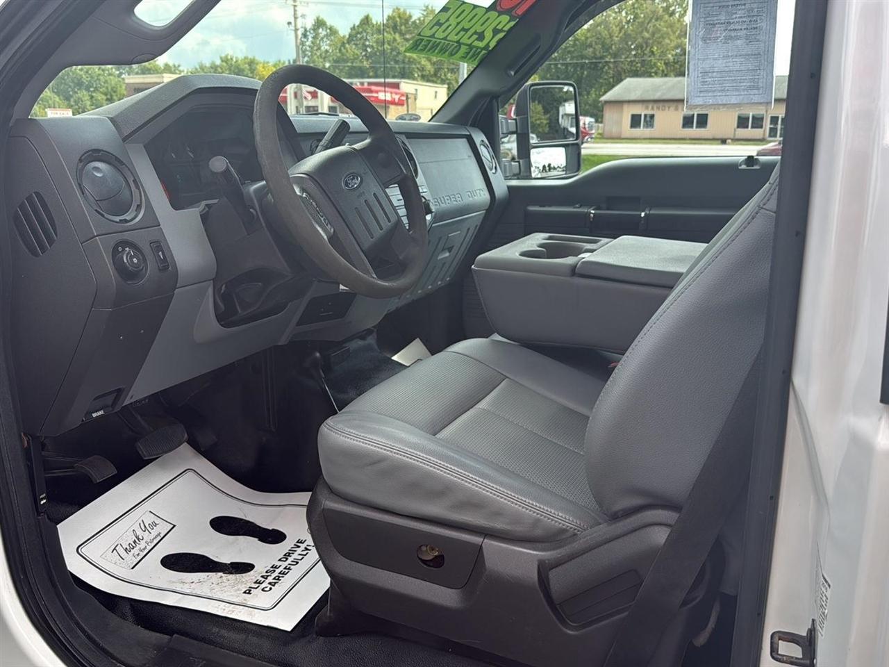 Ford Super Duty F-350 SRW 4WD Reg Cab 137" XL 2016