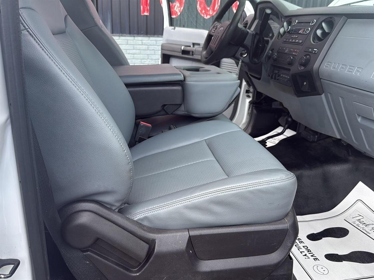 Ford Super Duty F-350 SRW 4WD Reg Cab 137" XL 2016