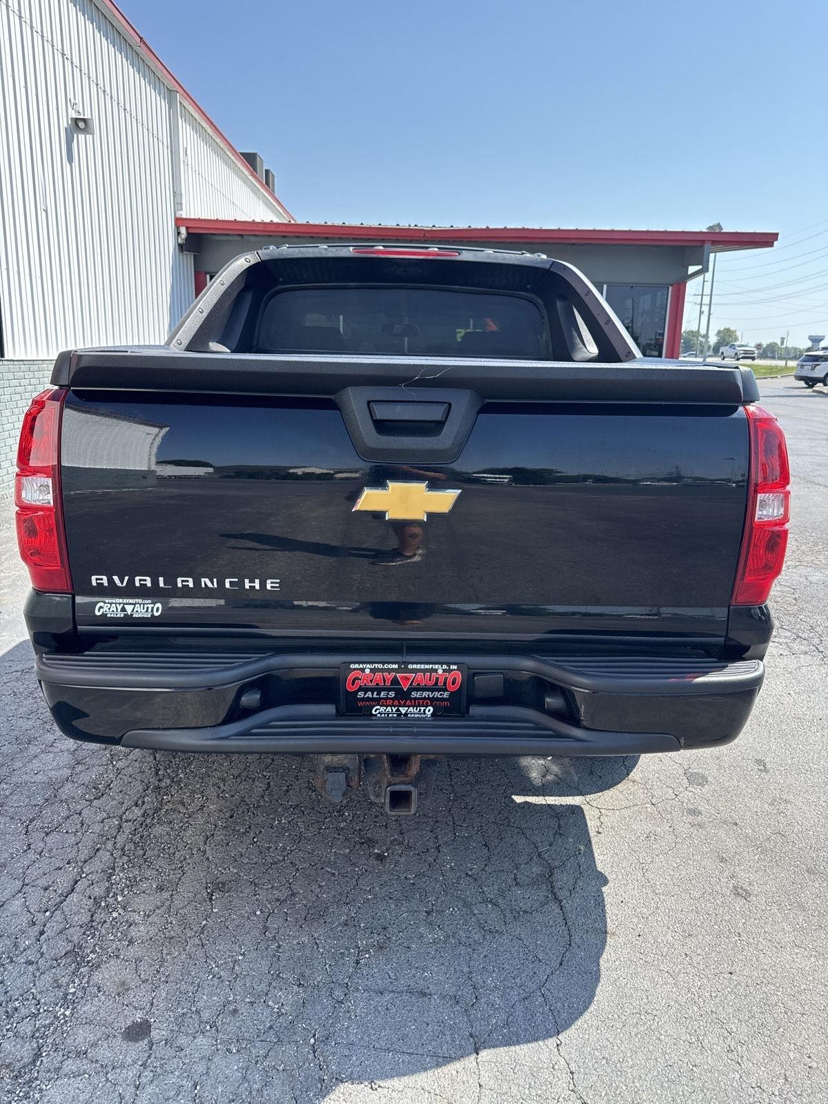 Chevrolet Avalanche 4WD Crew Cab LS 2012