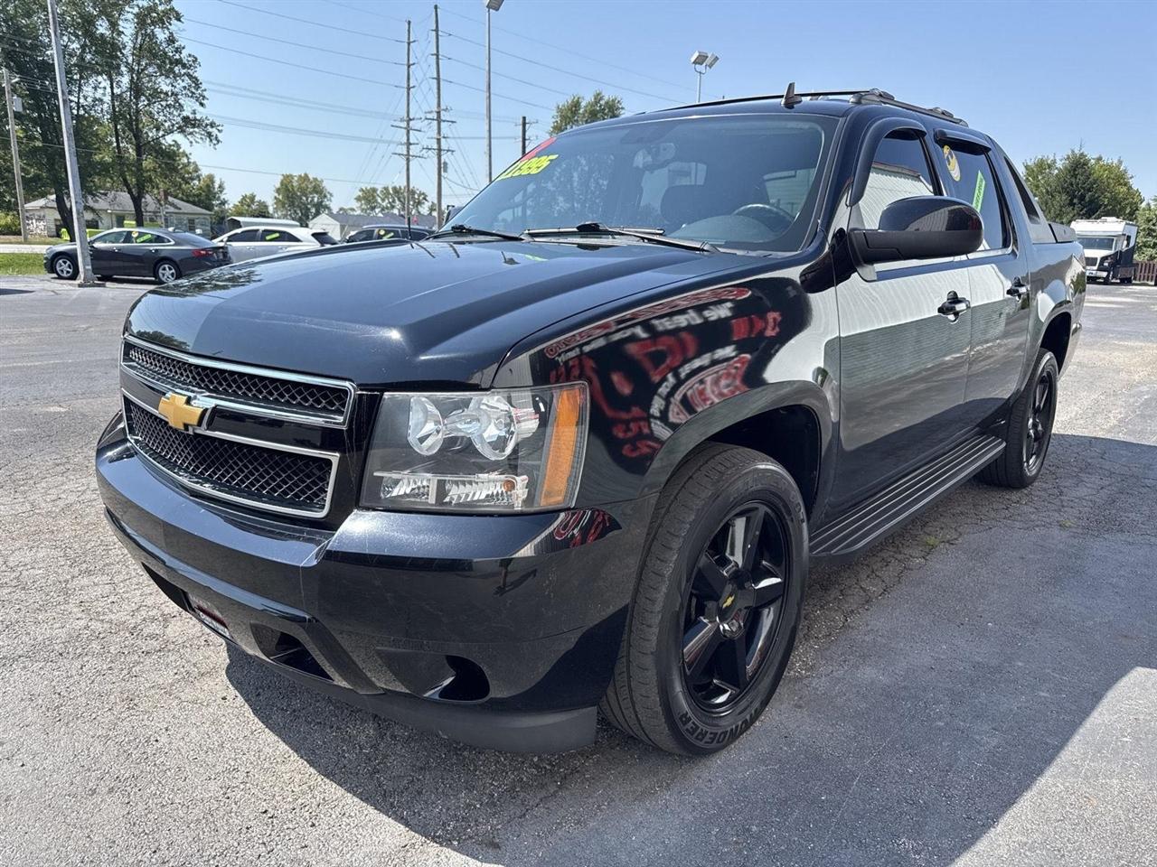 Chevrolet Avalanche 4WD Crew Cab LS 2012