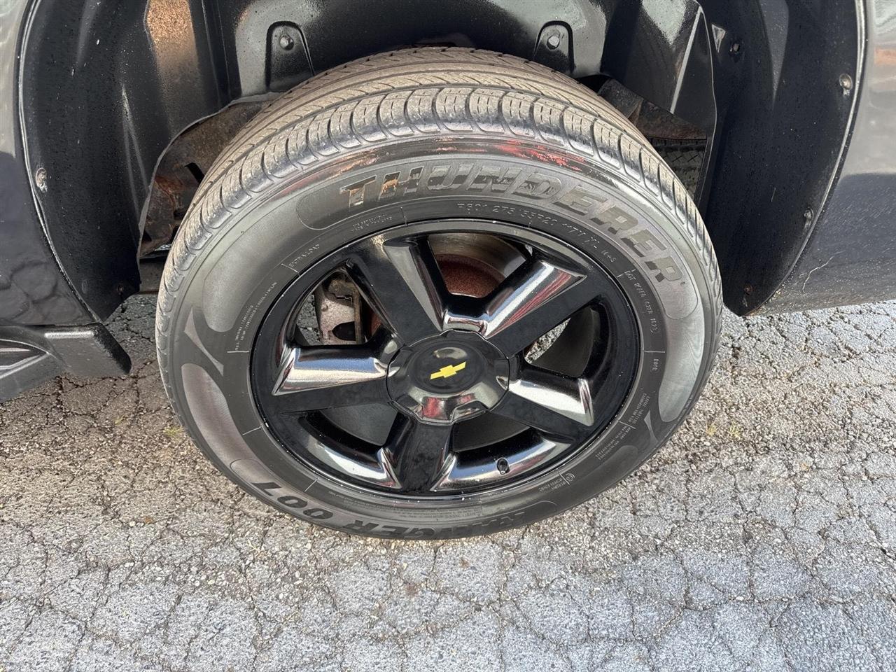 Chevrolet Avalanche 4WD Crew Cab LS 2012
