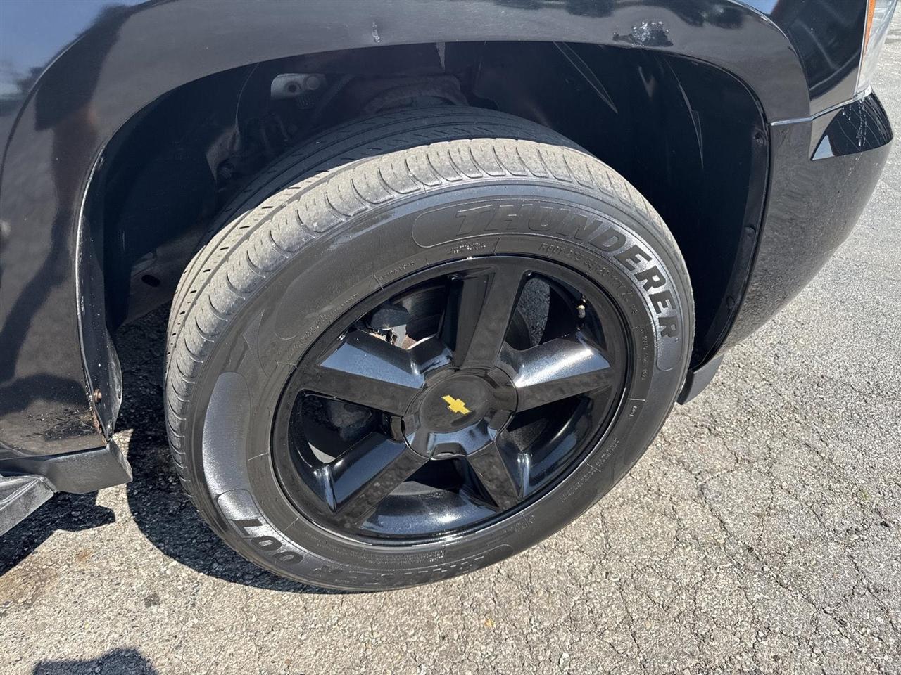 Chevrolet Avalanche 4WD Crew Cab LS 2012