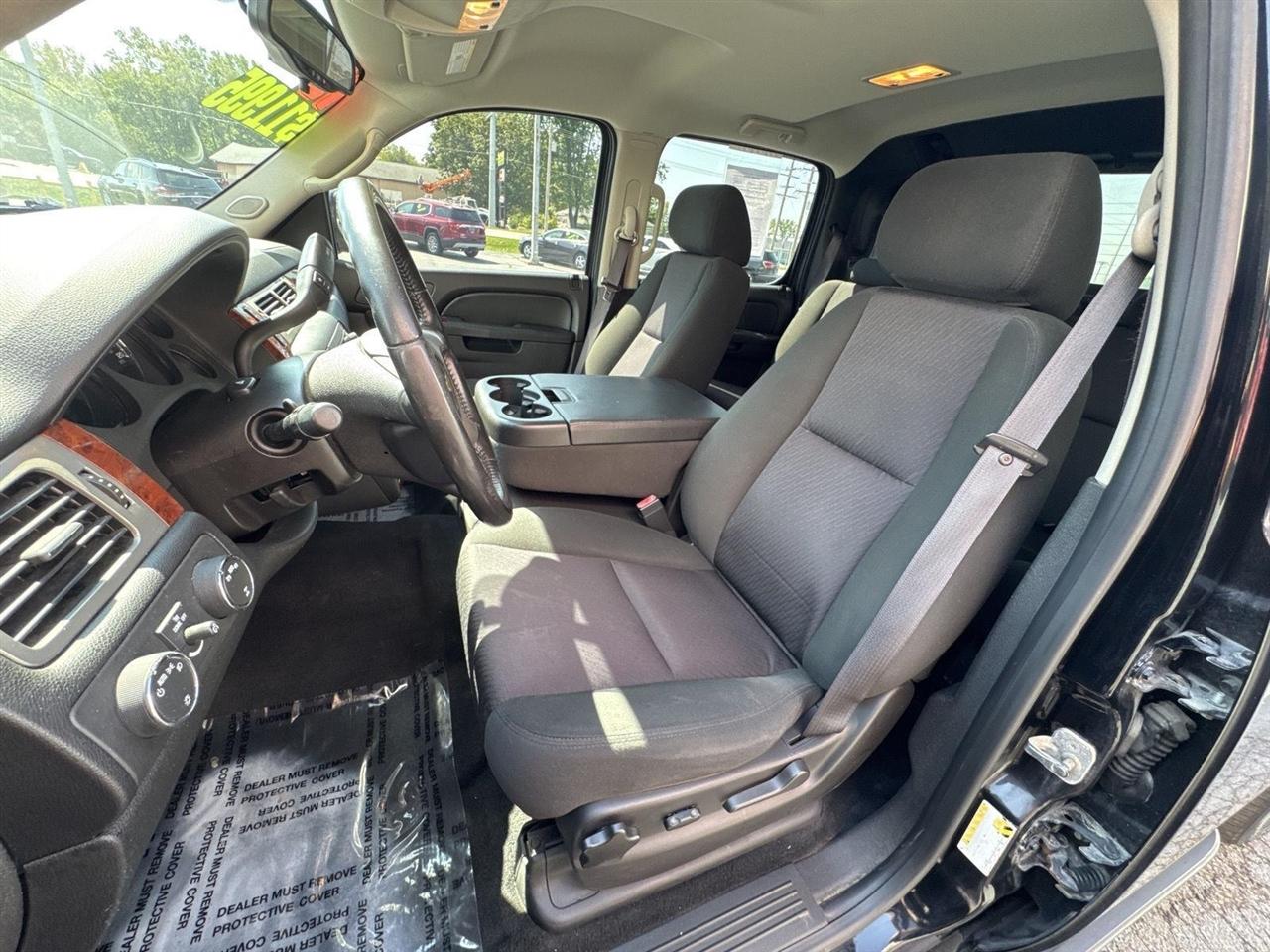 Chevrolet Avalanche 4WD Crew Cab LS 2012