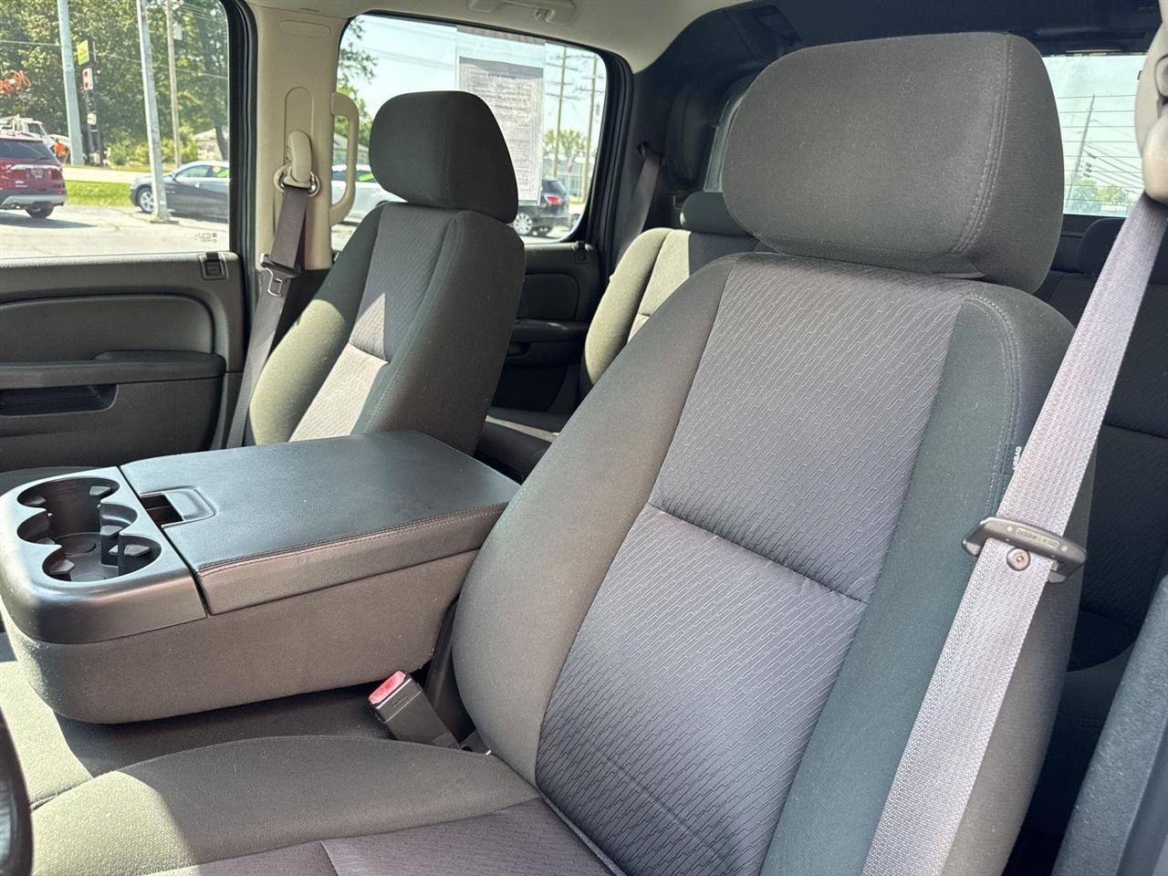 Chevrolet Avalanche 4WD Crew Cab LS 2012