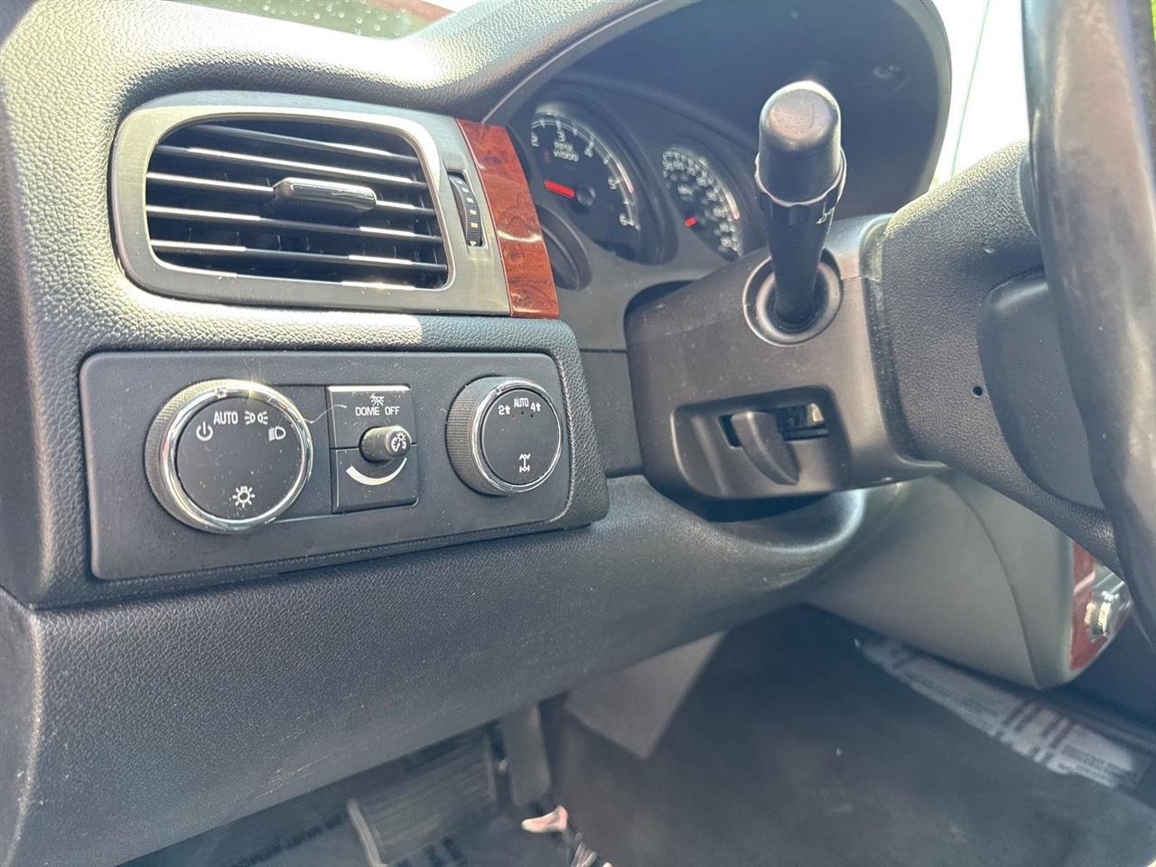 Chevrolet Avalanche 4WD Crew Cab LS 2012