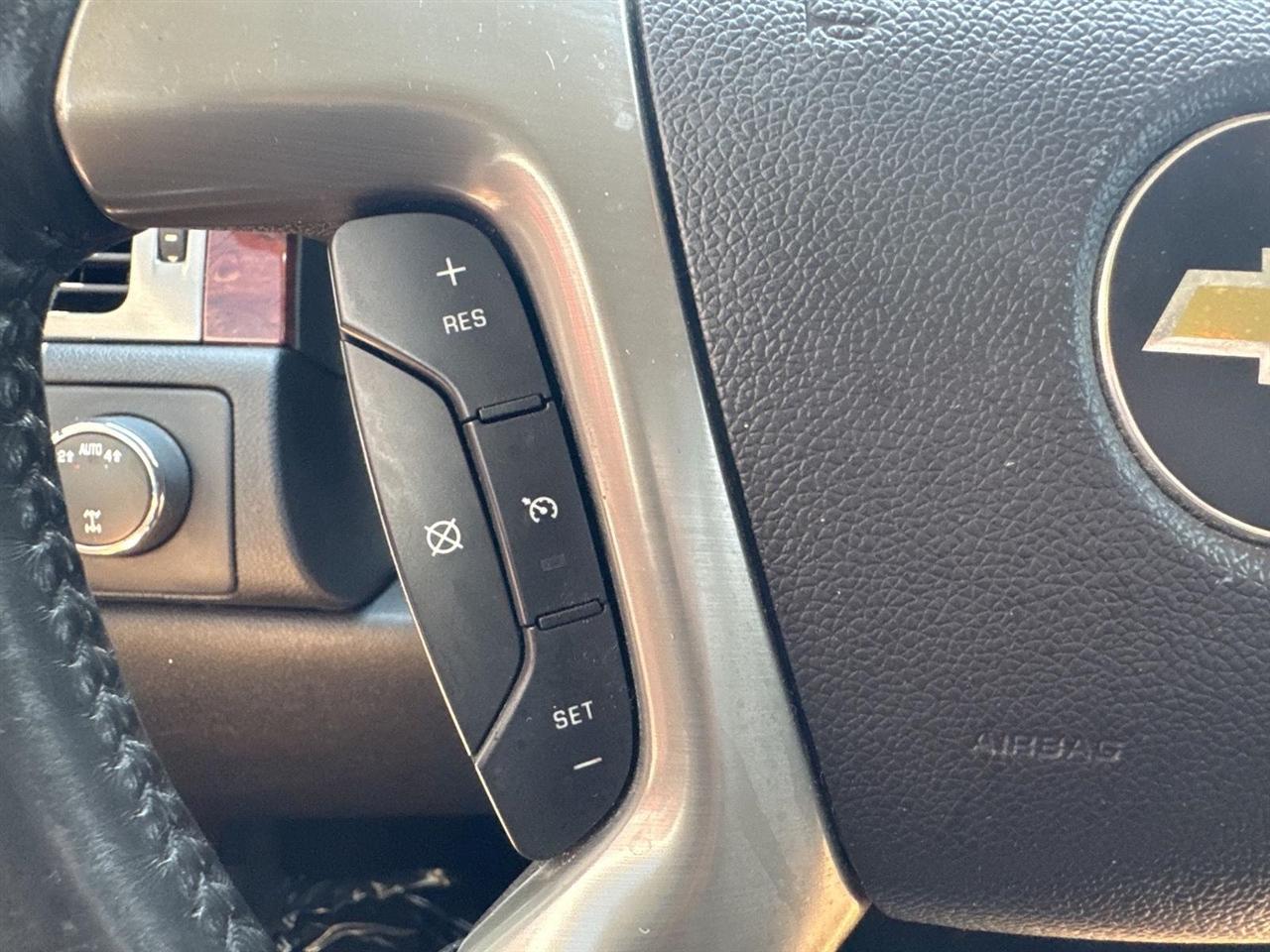 Chevrolet Avalanche 4WD Crew Cab LS 2012