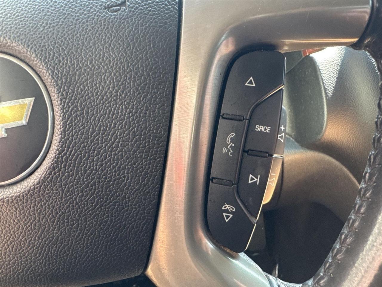 Chevrolet Avalanche 4WD Crew Cab LS 2012