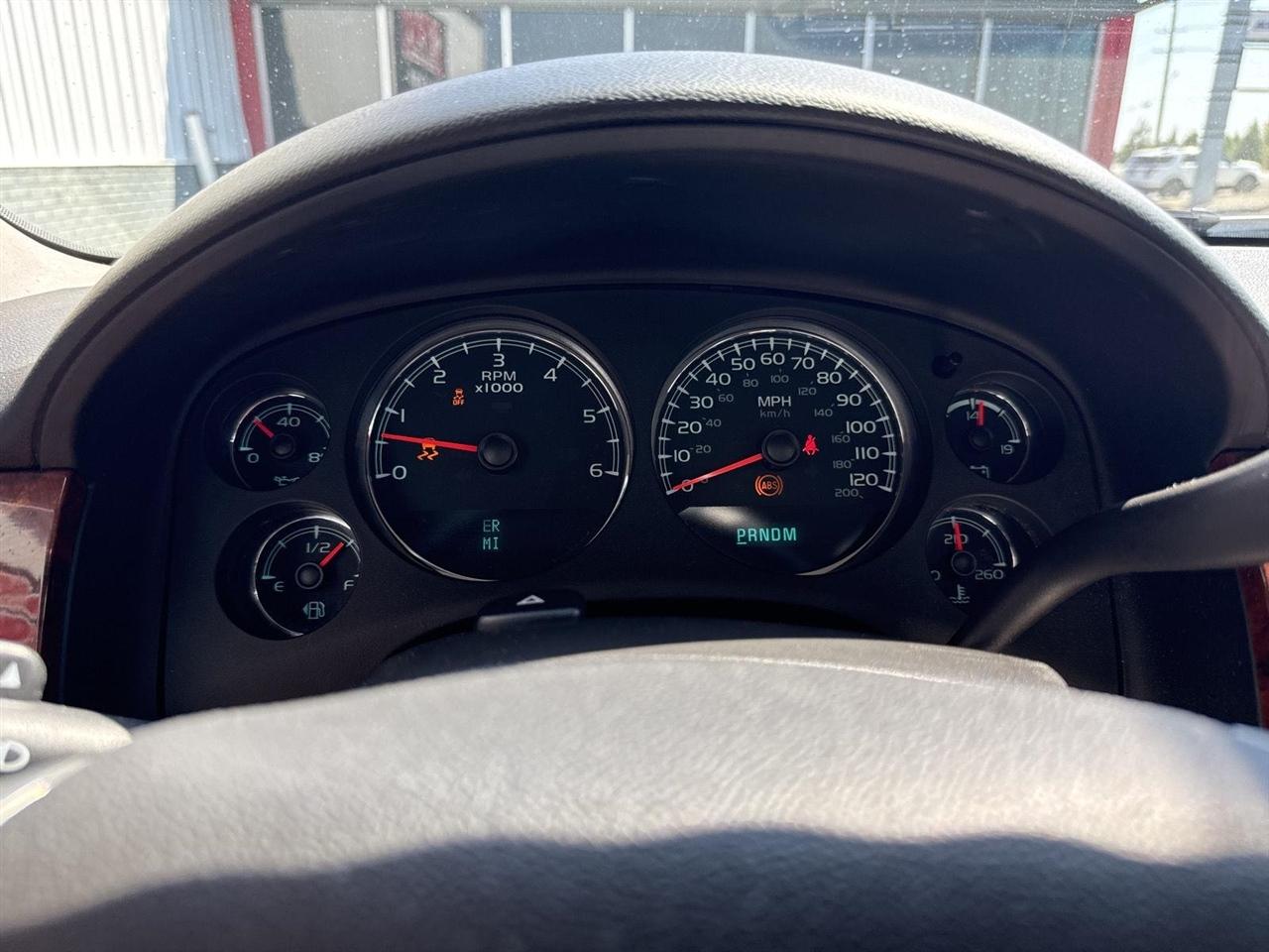 Chevrolet Avalanche 4WD Crew Cab LS 2012