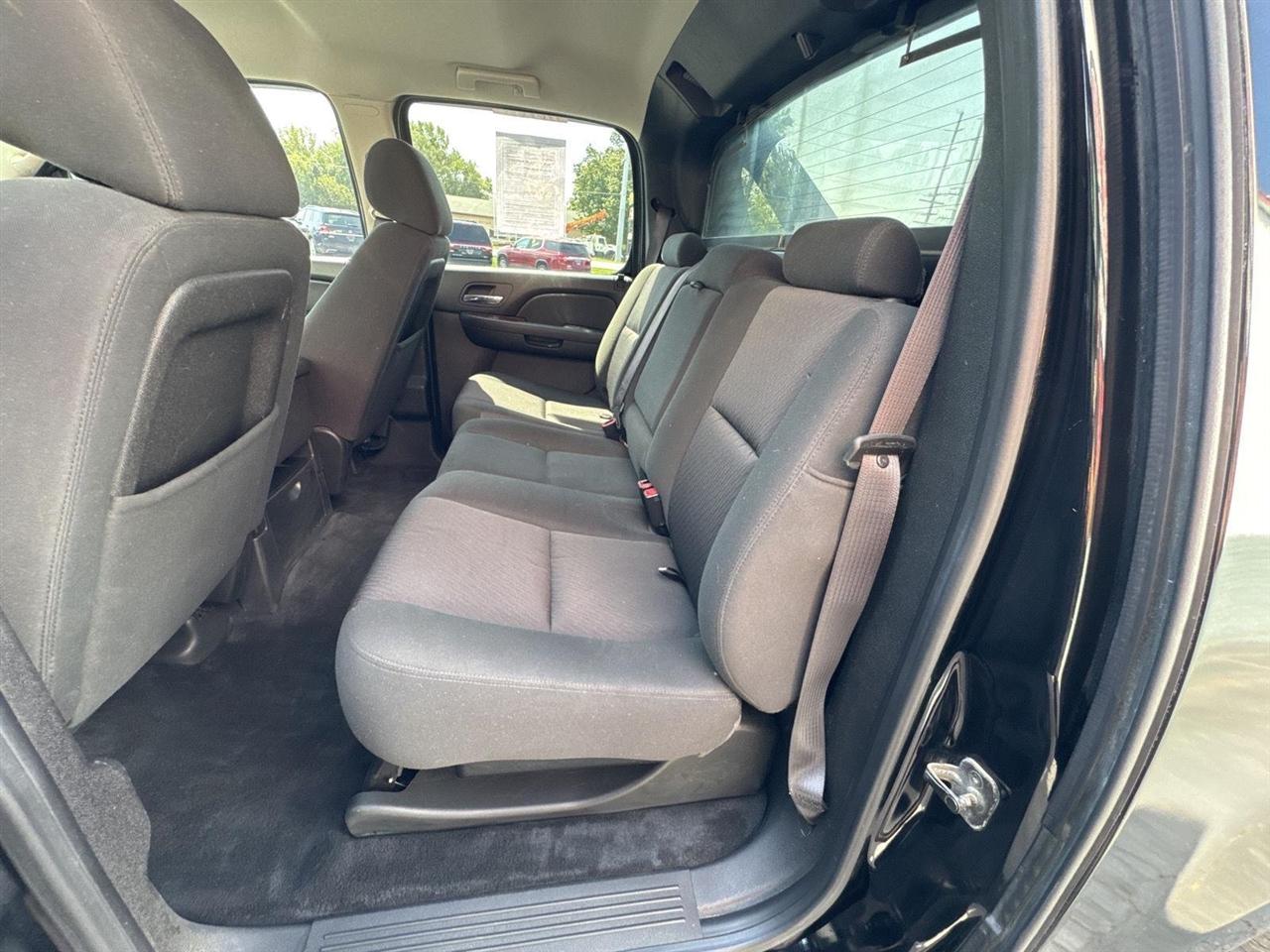 Chevrolet Avalanche 4WD Crew Cab LS 2012