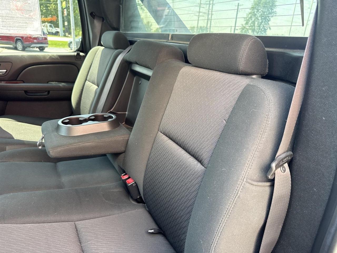 Chevrolet Avalanche 4WD Crew Cab LS 2012