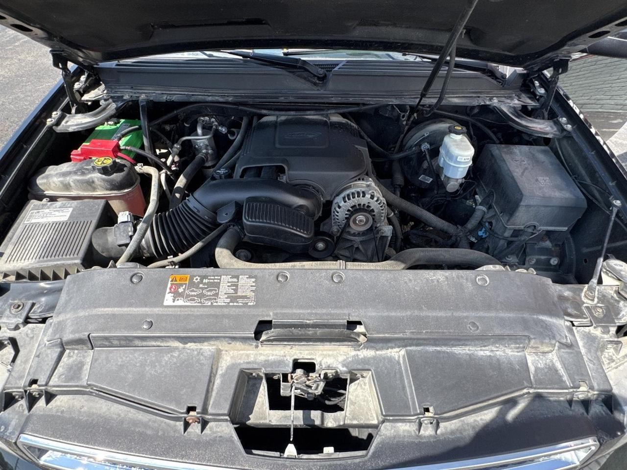 Chevrolet Avalanche 4WD Crew Cab LS 2012