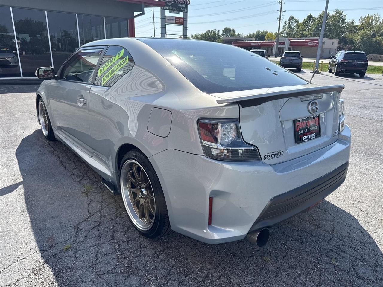 Scion tC 2dr HB Man (Natl) 2014