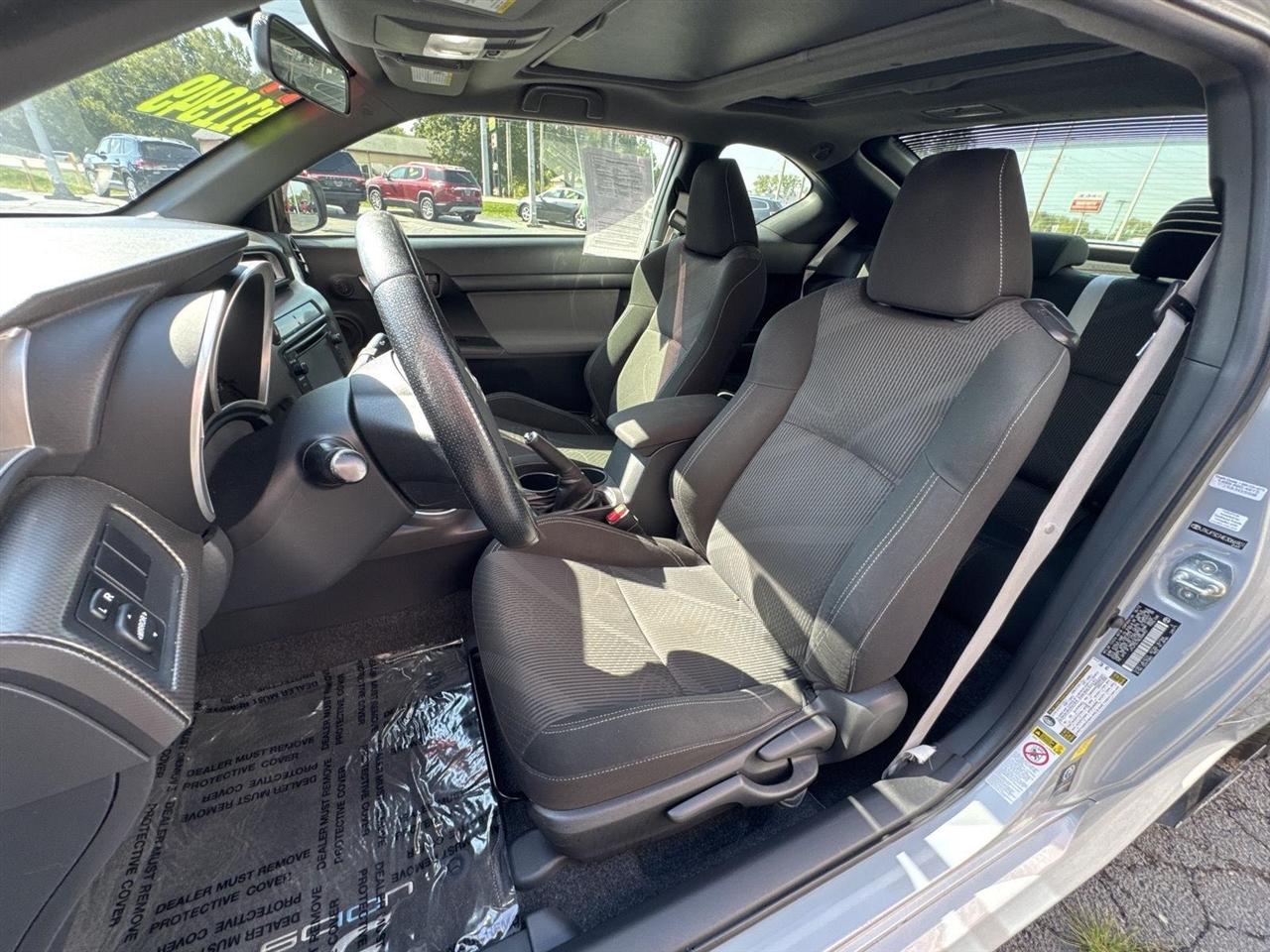 Scion tC 2dr HB Man (Natl) 2014