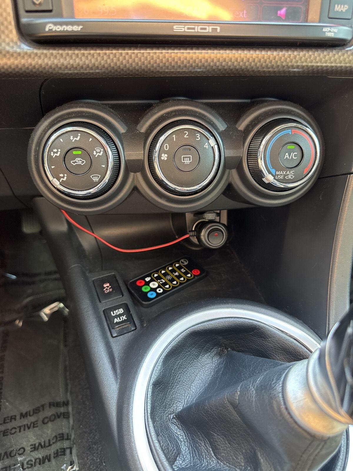 Scion tC 2dr HB Man (Natl) 2014