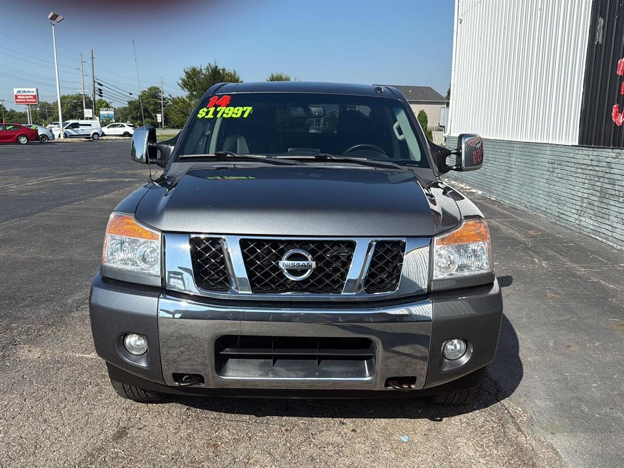Nissan Titan 4WD Crew Cab SWB PRO-4X 2014