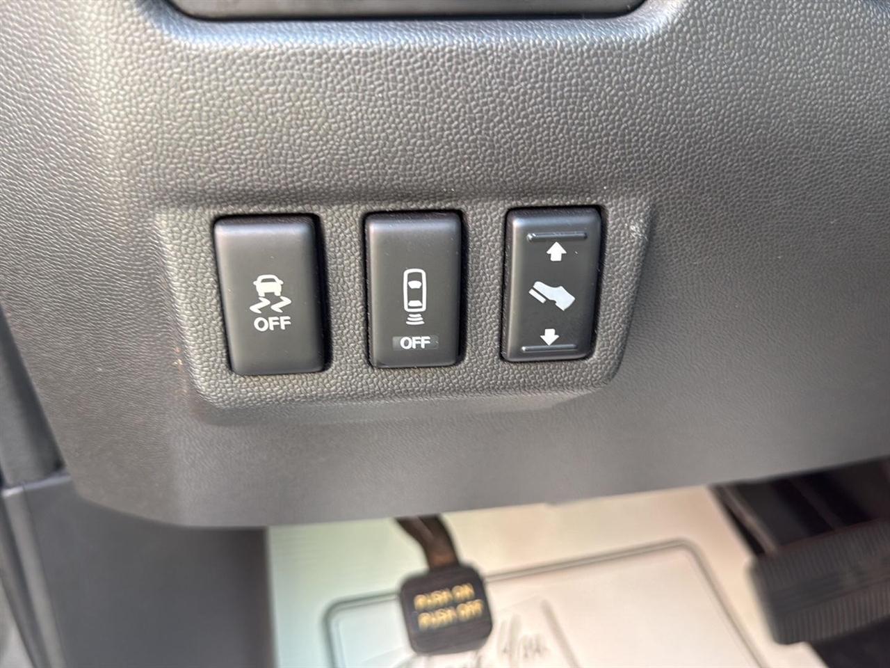 Nissan Titan 4WD Crew Cab SWB PRO-4X 2014