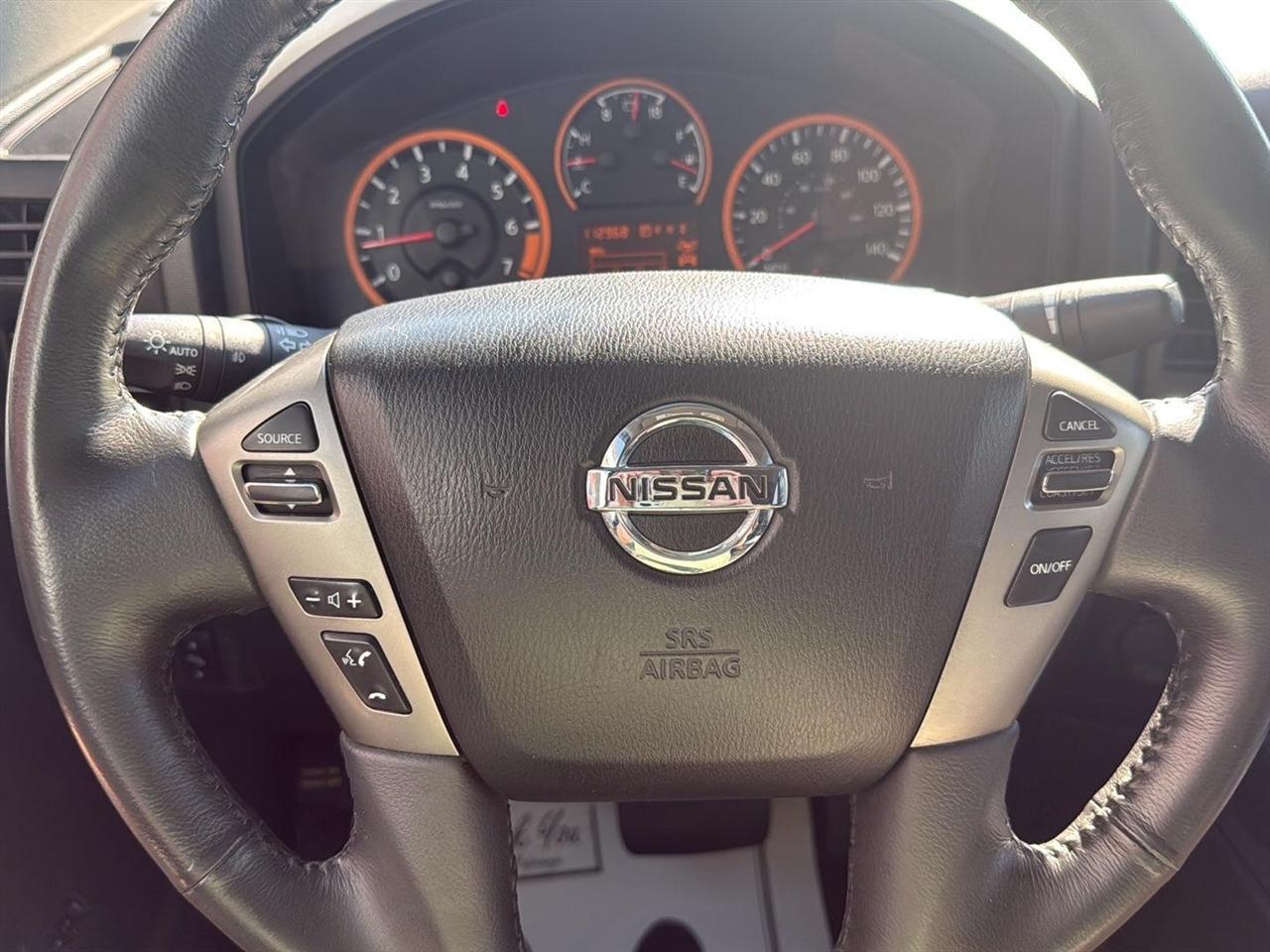 Nissan Titan 4WD Crew Cab SWB PRO-4X 2014