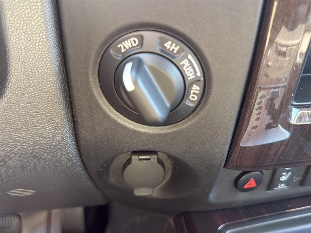 Nissan Titan 4WD Crew Cab SWB PRO-4X 2014