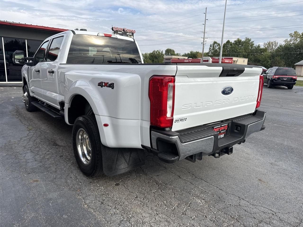 Ford Super Duty F-350 DRW Crew Cab 172" XLT 4WD 2026