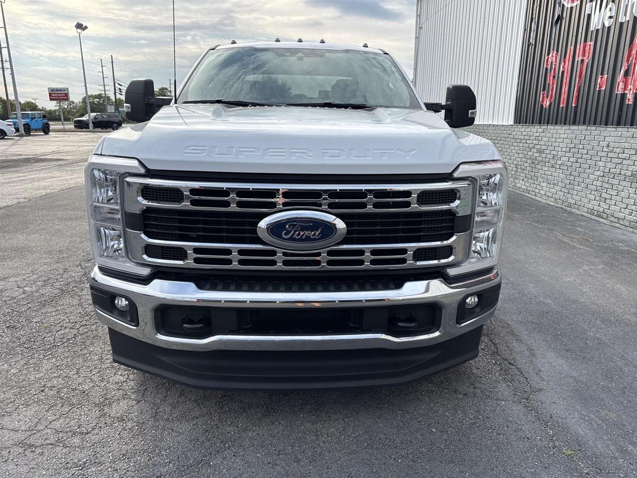 Ford Super Duty F-350 DRW Crew Cab 172" XLT 4WD 2026
