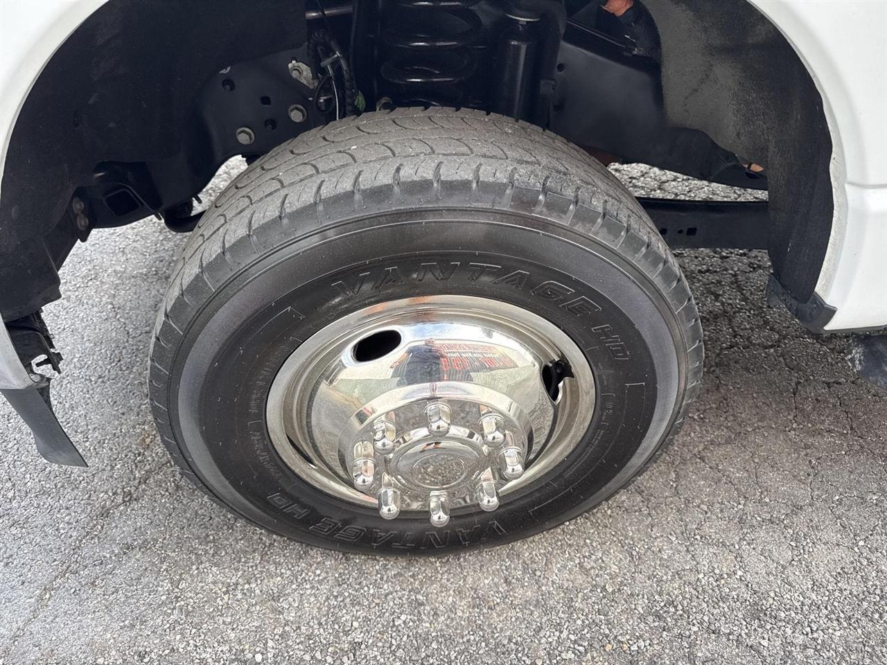 Ford Super Duty F-350 DRW Crew Cab 172" XLT 4WD 2026