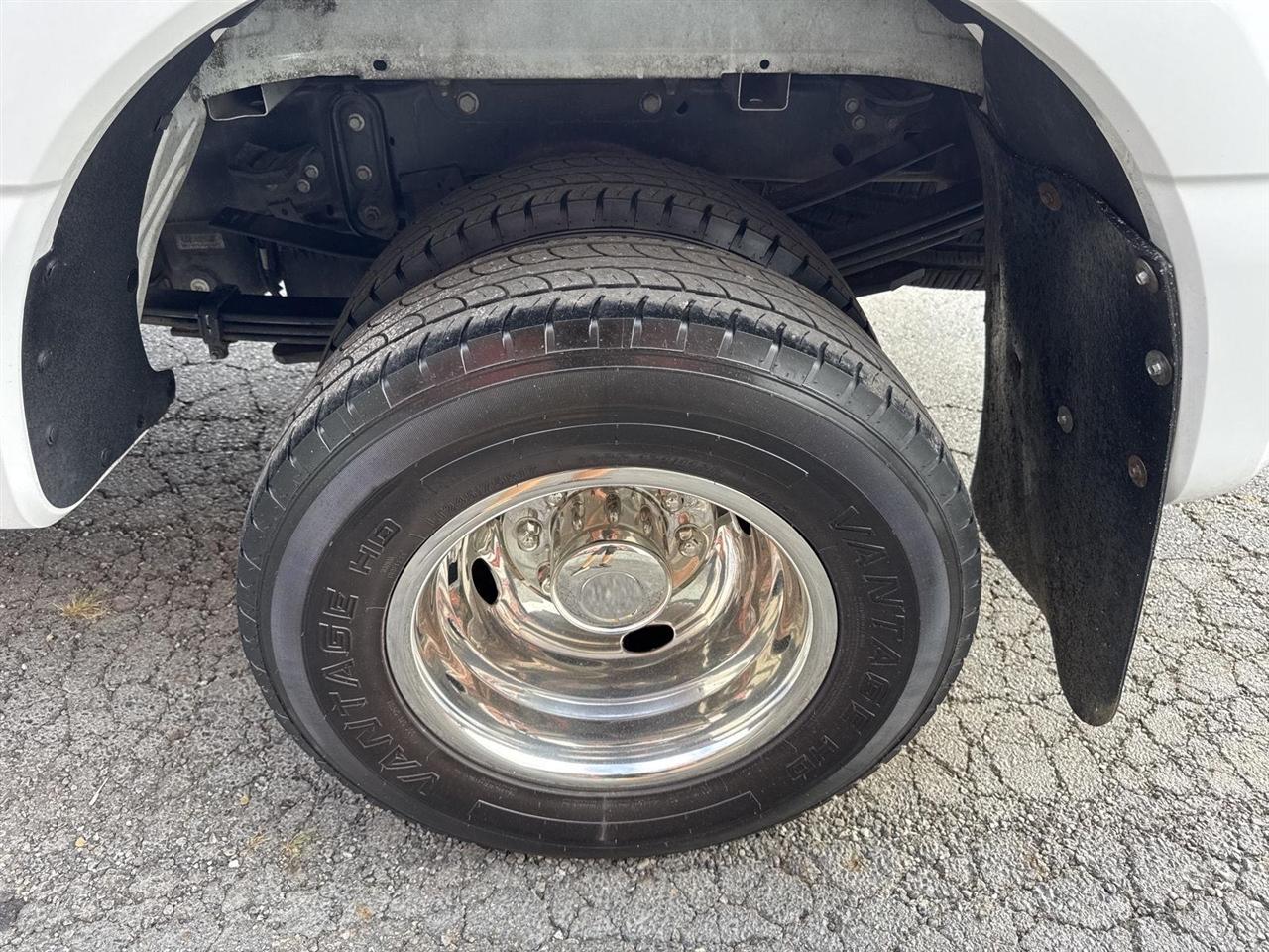 Ford Super Duty F-350 DRW Crew Cab 172" XLT 4WD 2026