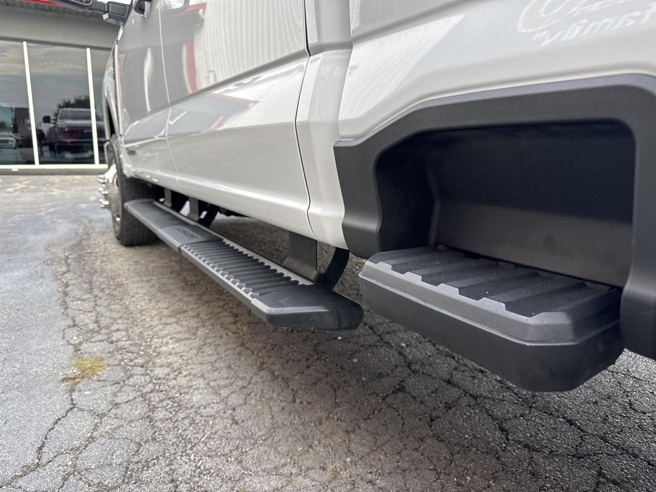 Ford Super Duty F-350 DRW Crew Cab 172" XLT 4WD 2026