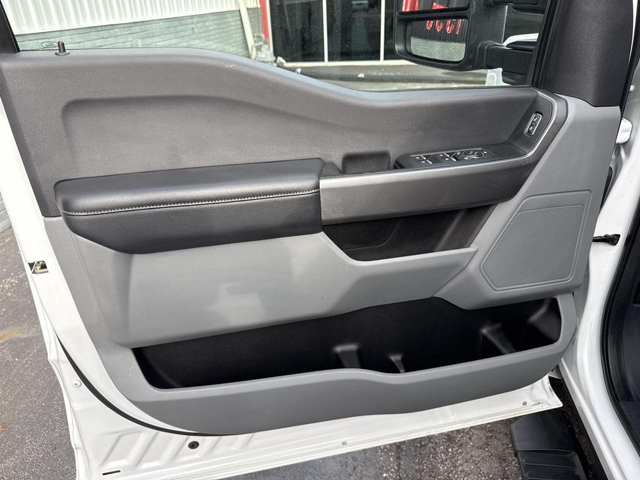 Ford Super Duty F-350 DRW Crew Cab 172" XLT 4WD 2026