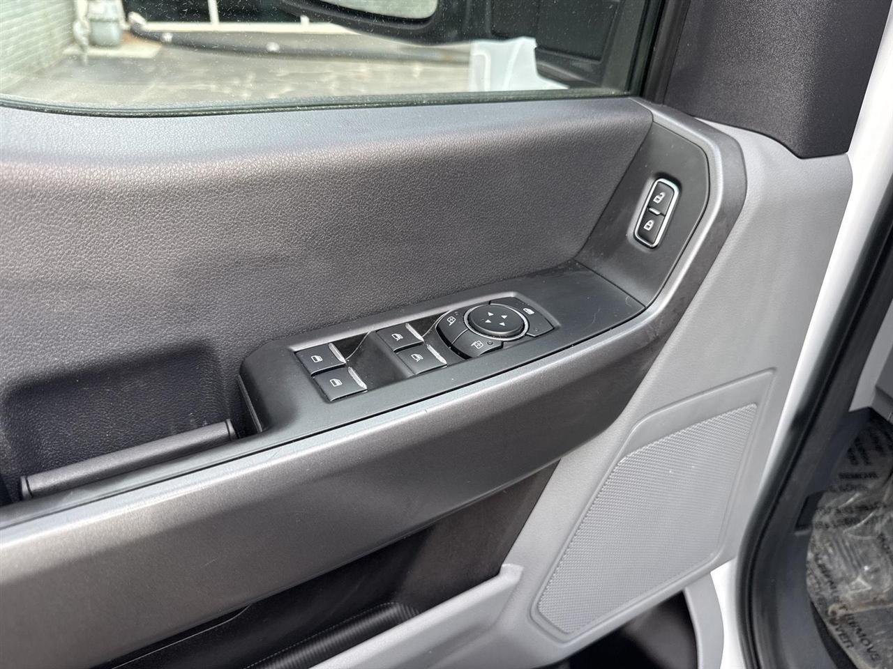 Ford Super Duty F-350 DRW Crew Cab 172" XLT 4WD 2026