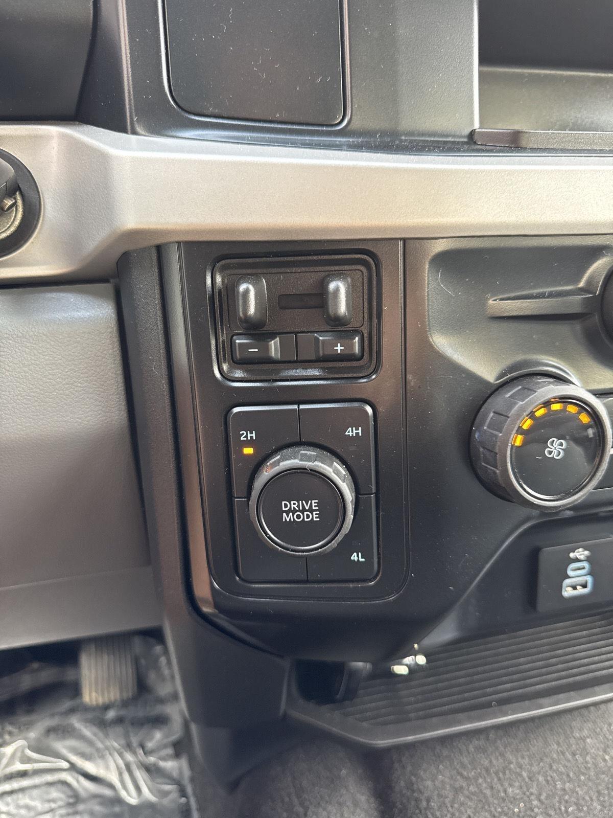 Ford Super Duty F-350 DRW Crew Cab 172" XLT 4WD 2026