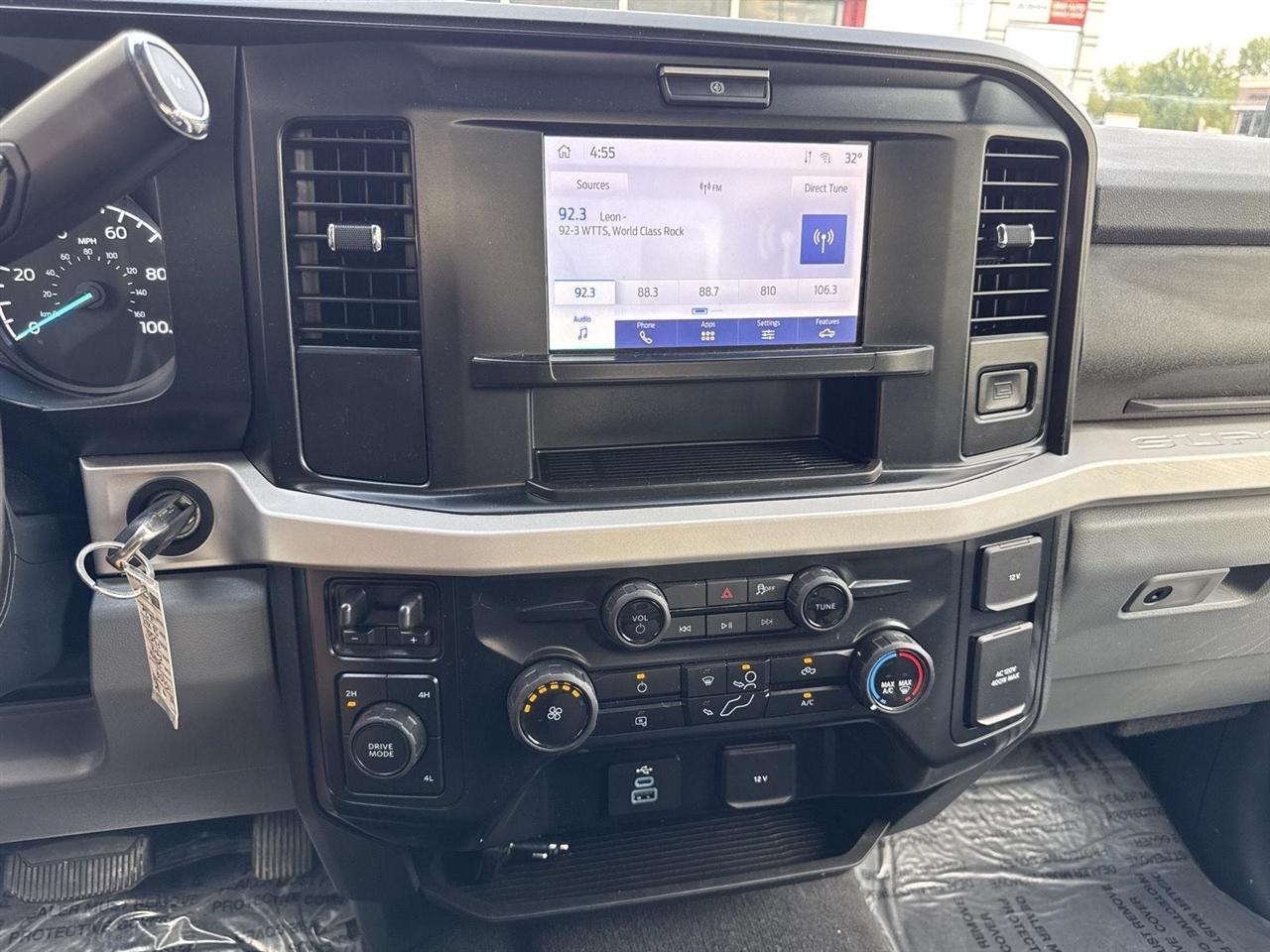 Ford Super Duty F-350 DRW Crew Cab 172" XLT 4WD 2026