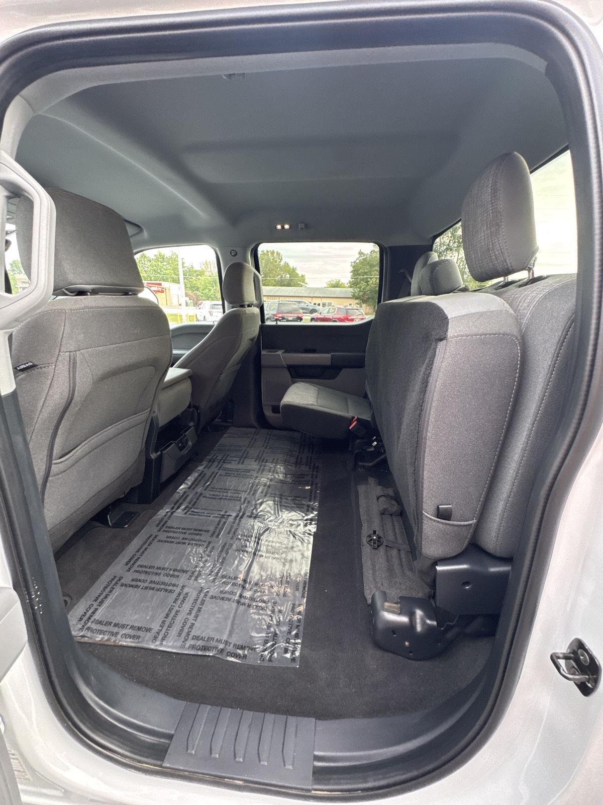 Ford Super Duty F-350 DRW Crew Cab 172" XLT 4WD 2026