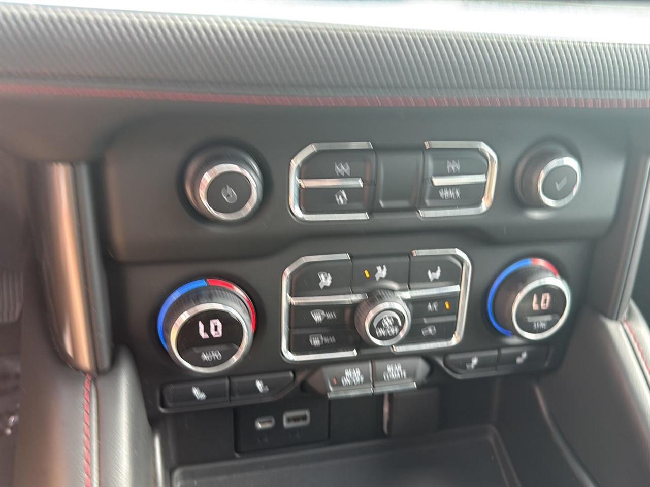 Chevrolet Suburban 4WD 4dr RST 2021