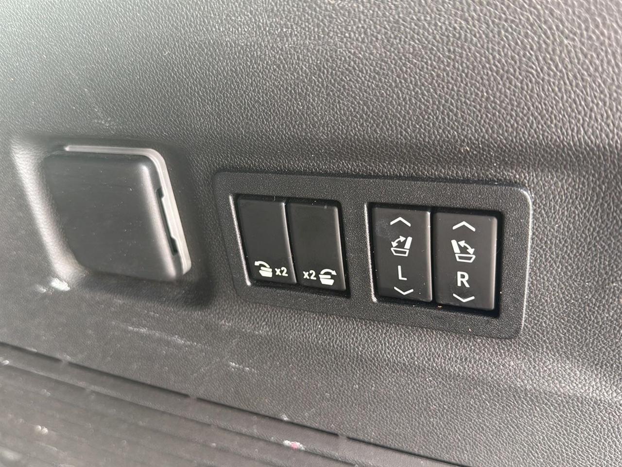 Chevrolet Suburban 4WD 4dr RST 2021