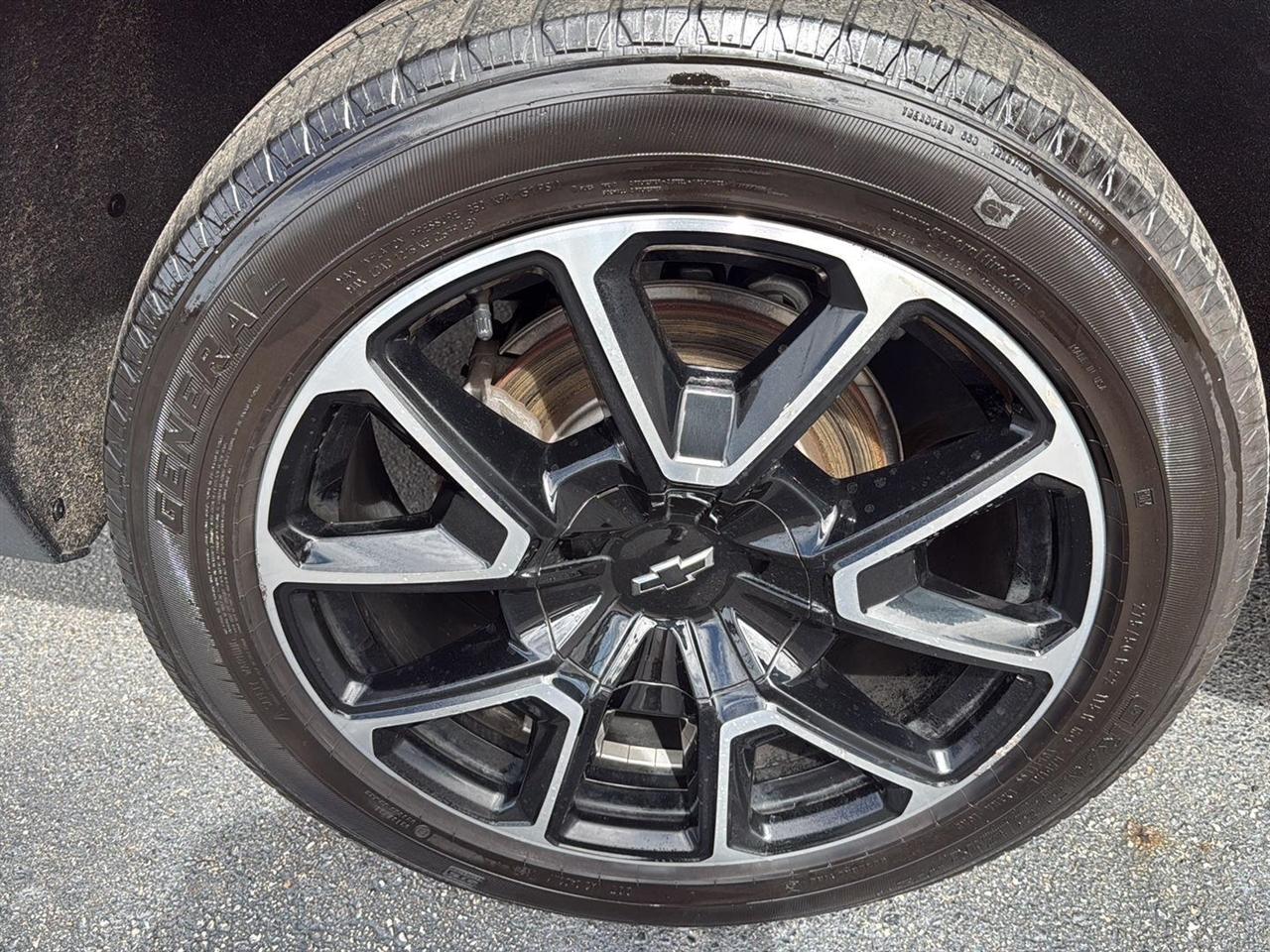 Chevrolet Suburban 4WD 4dr RST 2021