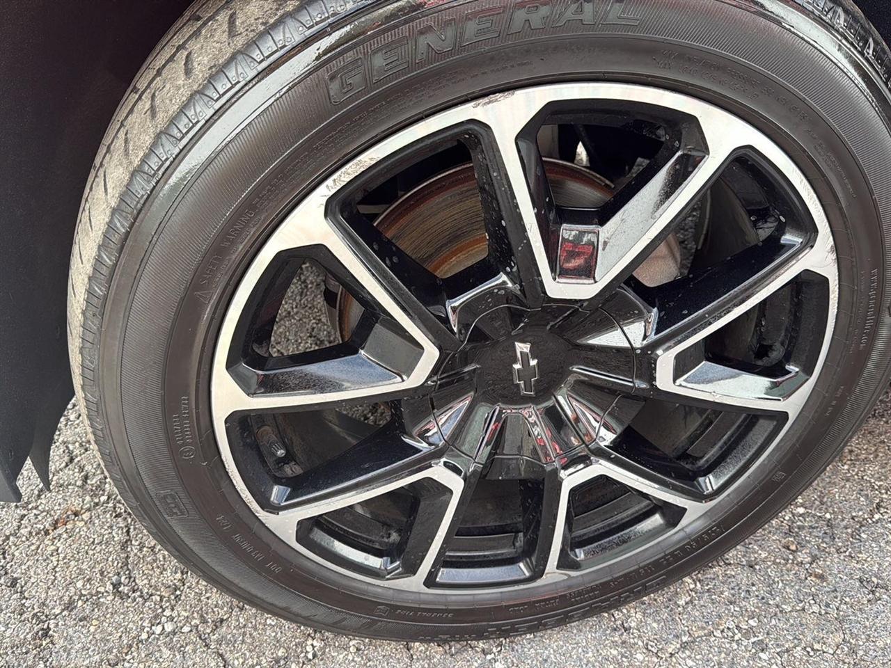 Chevrolet Suburban 4WD 4dr RST 2021