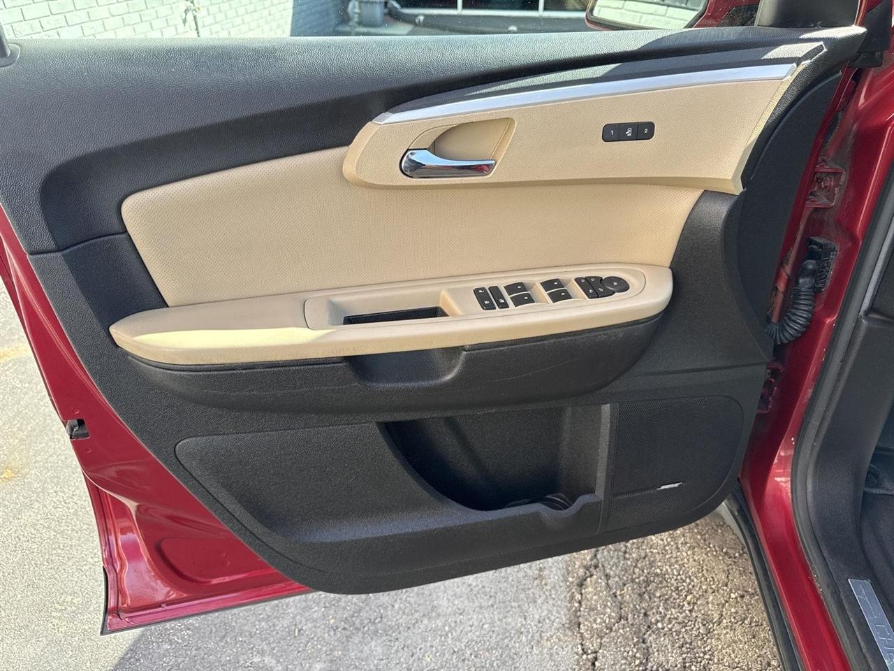 Chevrolet Traverse FWD 4dr LTZ 2012
