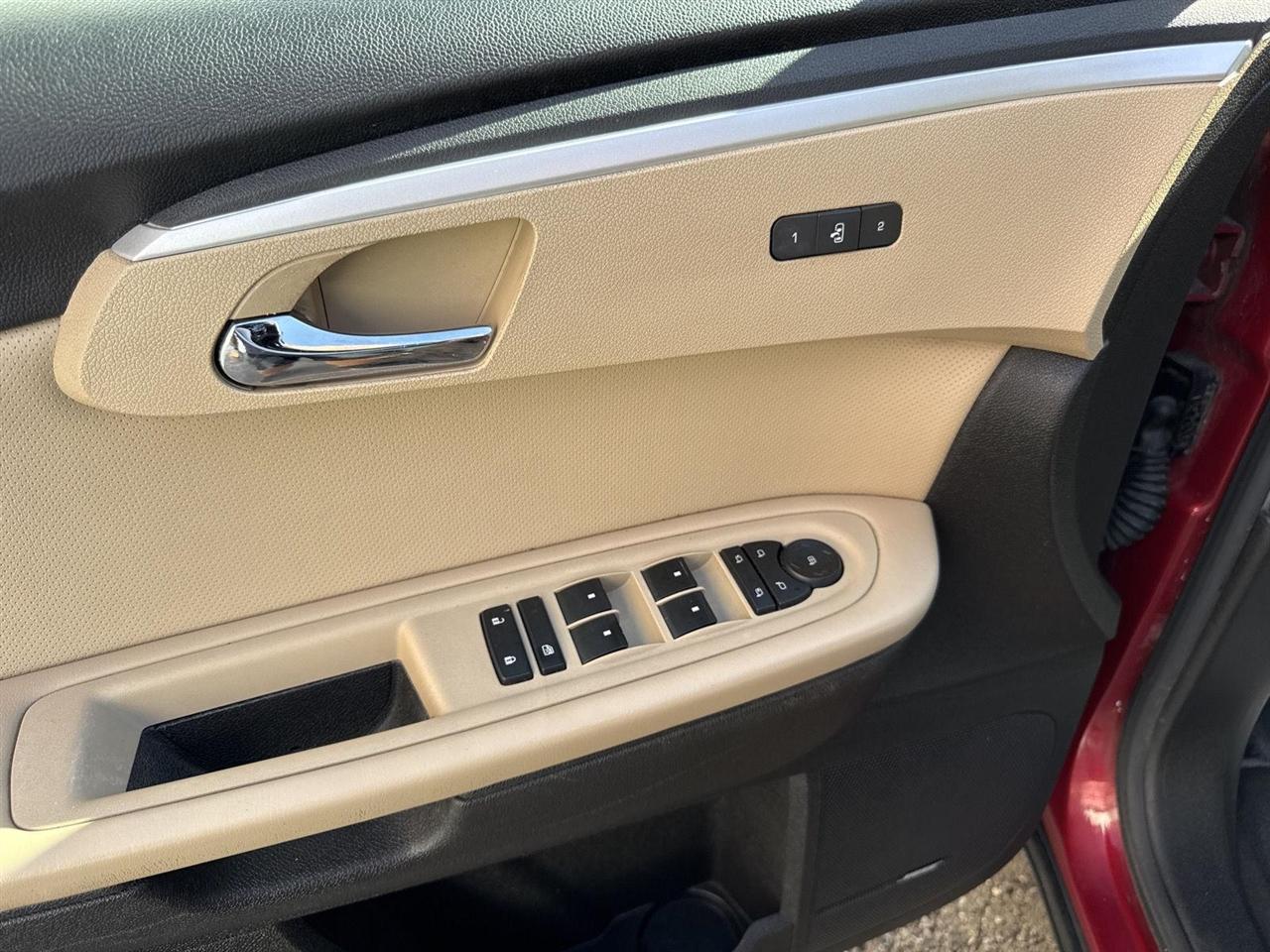 Chevrolet Traverse FWD 4dr LTZ 2012