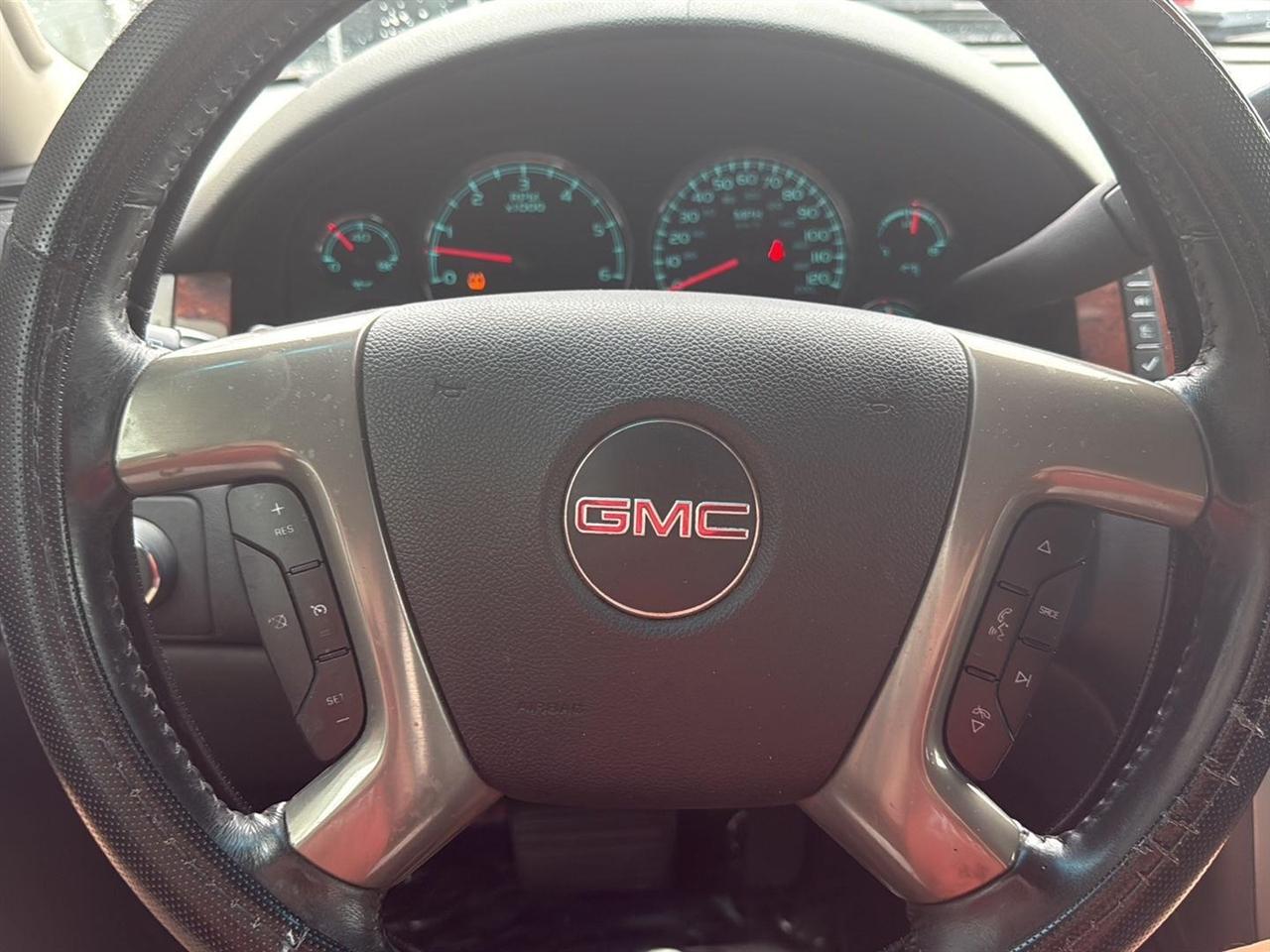 GMC Yukon 4WD 4dr SLT 2014