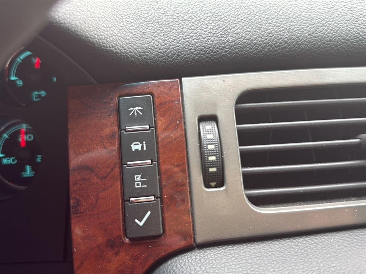 GMC Yukon 4WD 4dr SLT 2014