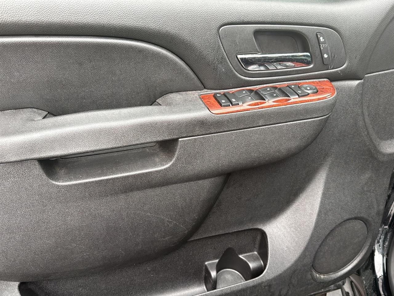 GMC Yukon 4WD 4dr SLT 2014