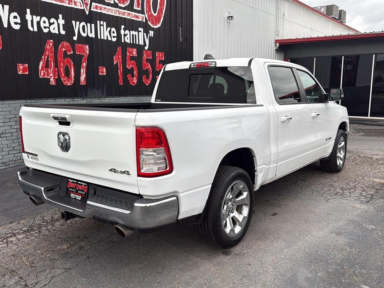 RAM 1500 Big Horn 4x4 Crew Cab 5'7" Box 2020