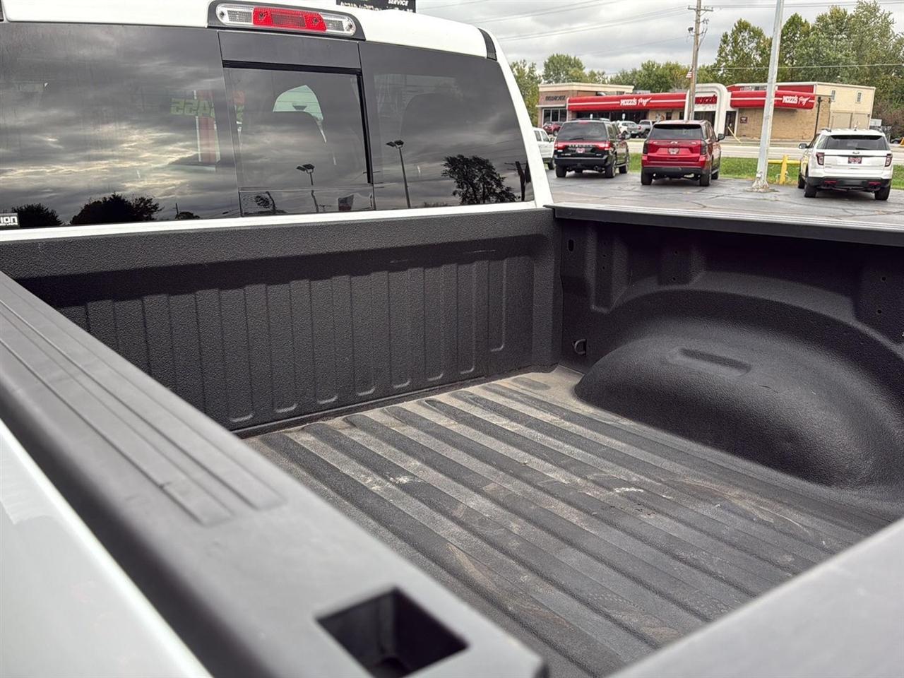 RAM 1500 Big Horn 4x4 Crew Cab 5'7" Box 2020