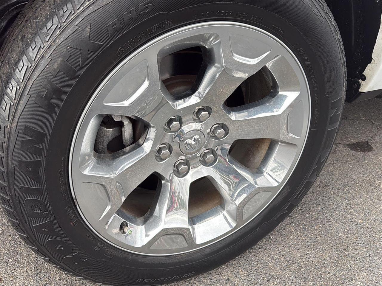 RAM 1500 Big Horn 4x4 Crew Cab 5'7" Box 2020
