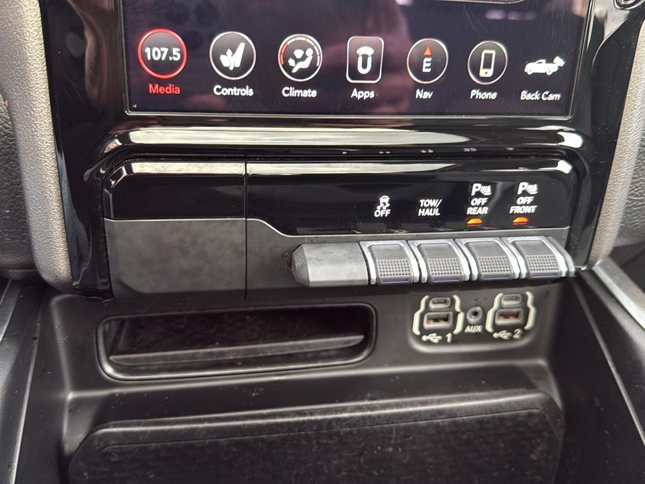 RAM 1500 Big Horn 4x4 Crew Cab 5'7" Box 2020